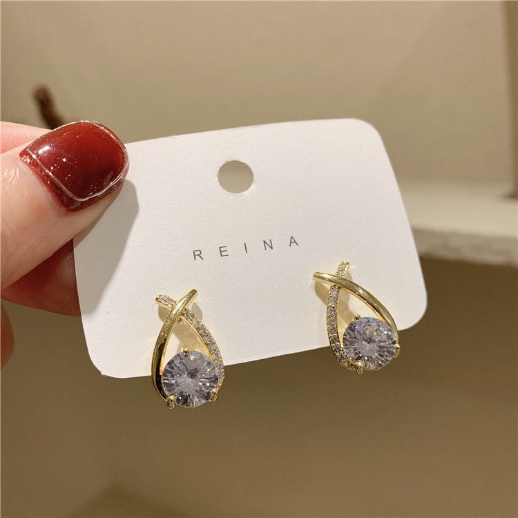 Korean-style crystal teardrop stud earrings
