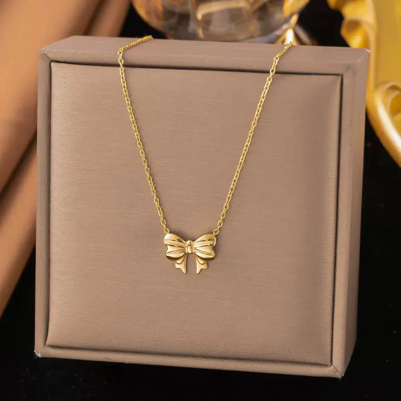 Golden Promise Bow Necklace