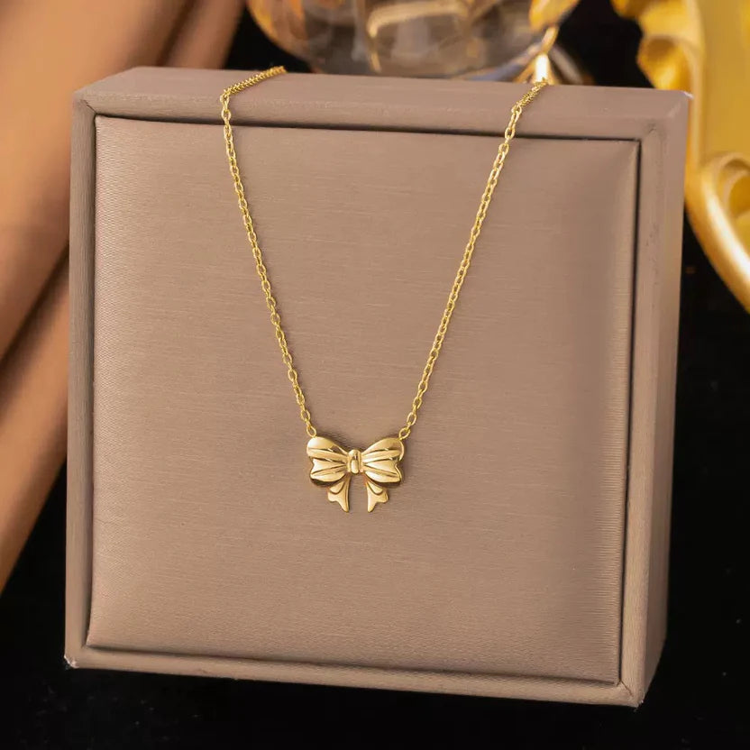 Golden Promise Bow Necklace